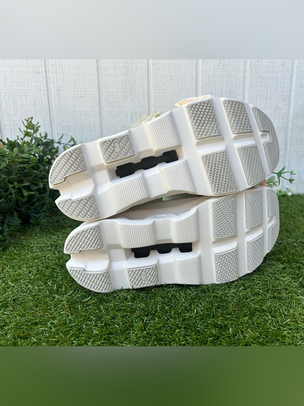 On Running Cloudmonster Void women Sneakers —White | White Sz 7 gently used
$170 - Picture 16 of 16